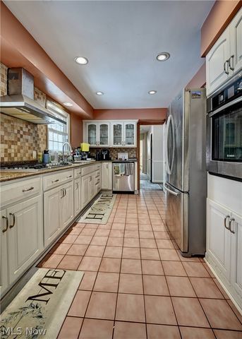 186 S Main Street, Hudson, OH 44236
