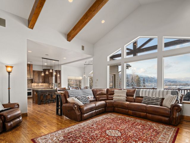 946 S MEADOW LARK LN, Huntsville, UT 84317