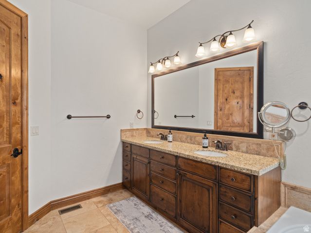 946 S MEADOW LARK LN, Huntsville, UT 84317