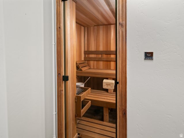 946 S MEADOW LARK LN, Huntsville, UT 84317