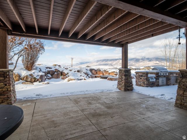 946 S MEADOW LARK LN, Huntsville, UT 84317