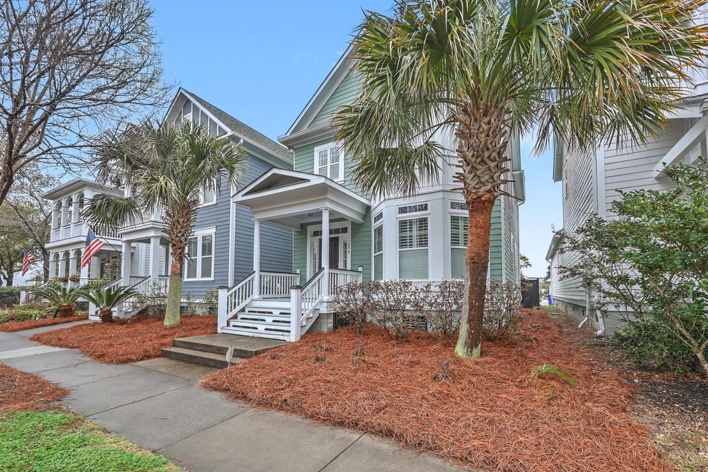 Image 3 of property listing at 1279 Appling Drive, Mount Pleasant, SC 29464