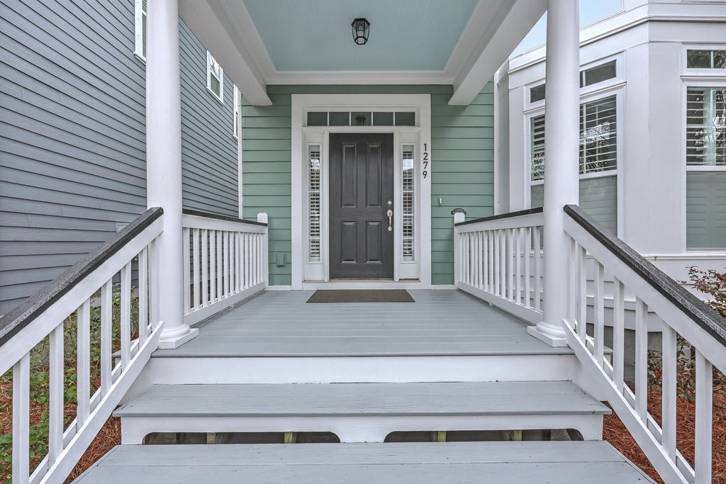 Image 4 of property listing at 1279 Appling Drive, Mount Pleasant, SC 29464