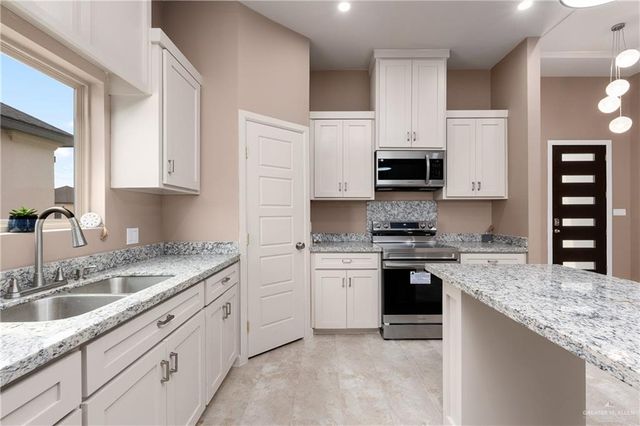 5928 N Playa Del Sol Street, Edinburg, TX 78542