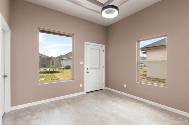 5928 N Playa Del Sol Street, Edinburg, TX 78542