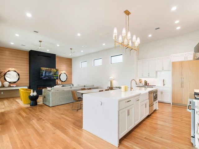 4024 Chatham Lane, Houston, TX 77027