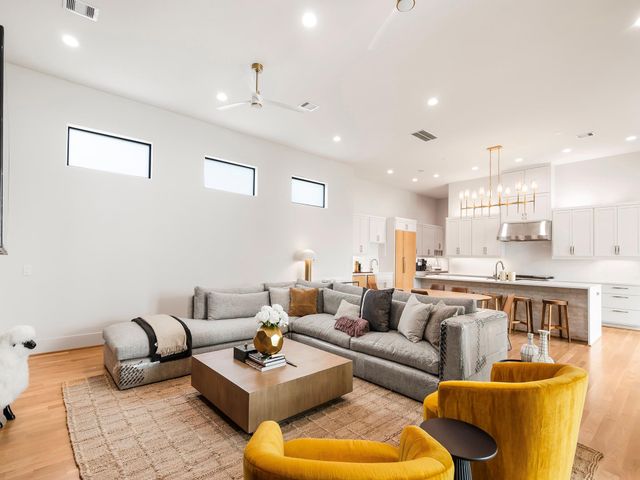 4024 Chatham Lane, Houston, TX 77027