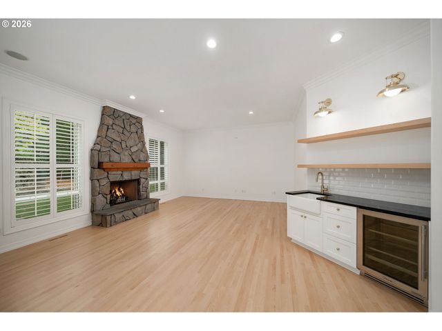 9149 Nw MCKENNA Dr, Portland, OR 97229