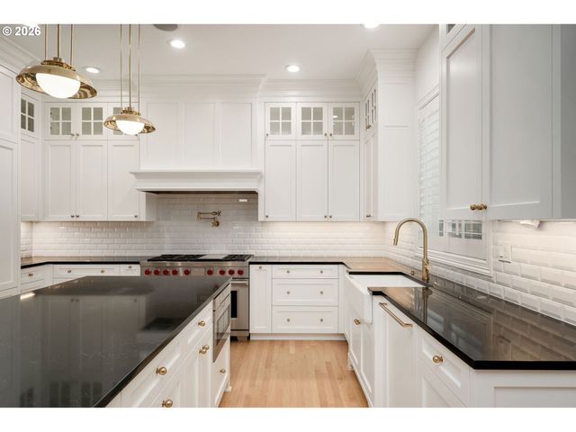 9149 Nw MCKENNA Dr, Portland, OR 97229
