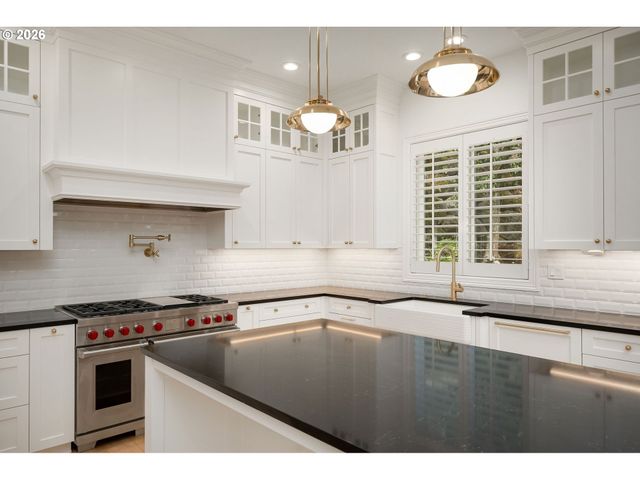 9149 Nw MCKENNA Dr, Portland, OR 97229