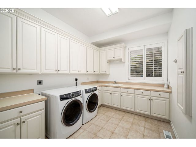 9149 Nw MCKENNA Dr, Portland, OR 97229