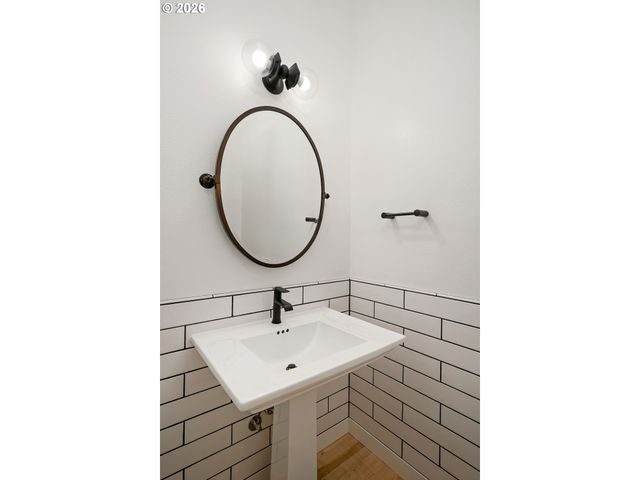 9149 Nw MCKENNA Dr, Portland, OR 97229
