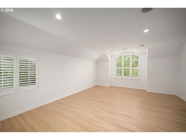 9149 Nw MCKENNA Dr, Portland, OR 97229
