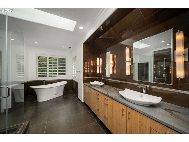 9149 Nw MCKENNA Dr, Portland, OR 97229