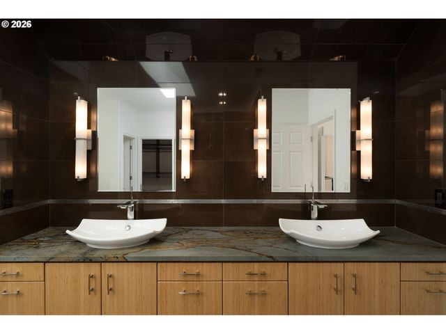 9149 Nw MCKENNA Dr, Portland, OR 97229