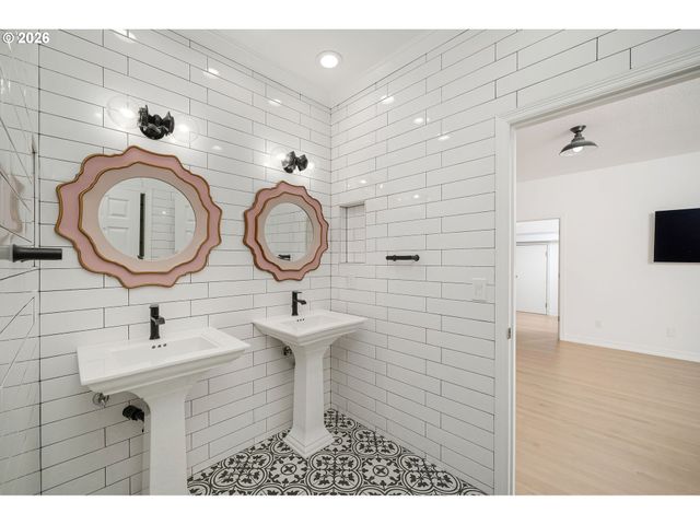 9149 Nw MCKENNA Dr, Portland, OR 97229