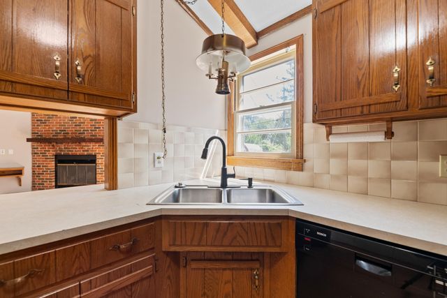 3609 E Countryside Plz, Wichita, KS 67218