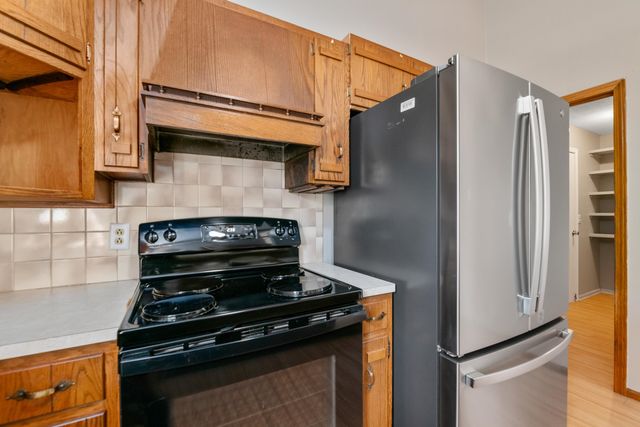 3609 E Countryside Plz, Wichita, KS 67218