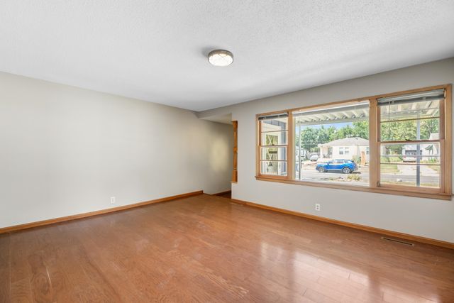 3609 E Countryside Plz, Wichita, KS 67218