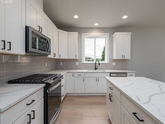 336 SUNDAY Dr, Creswell, OR 97426