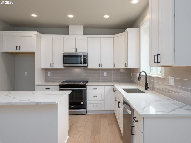 336 SUNDAY Dr, Creswell, OR 97426