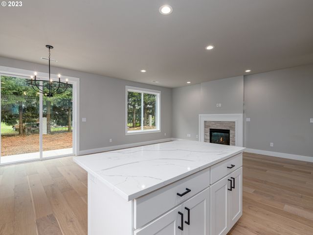 336 SUNDAY Dr, Creswell, OR 97426