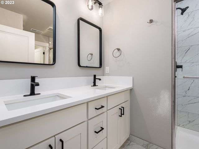 336 SUNDAY Dr, Creswell, OR 97426