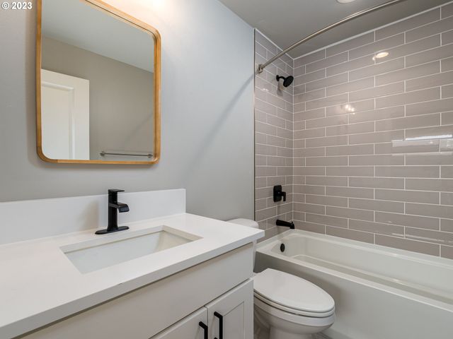 336 SUNDAY Dr, Creswell, OR 97426