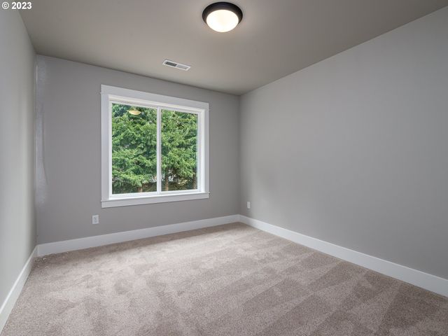 336 SUNDAY Dr, Creswell, OR 97426