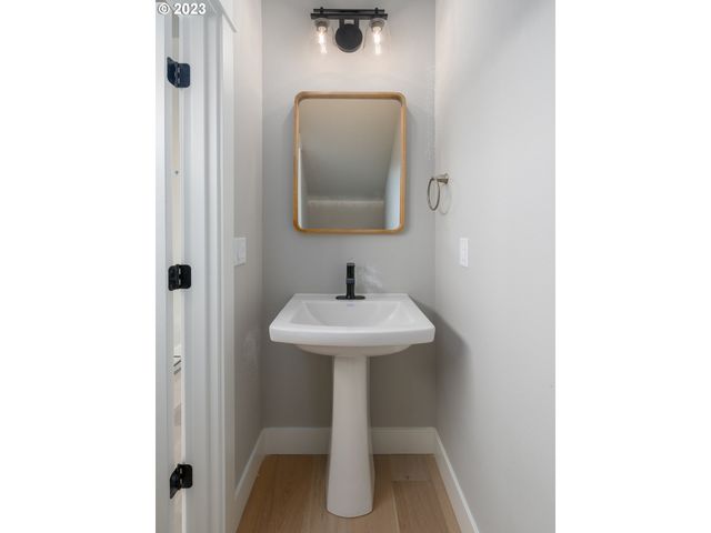 336 SUNDAY Dr, Creswell, OR 97426