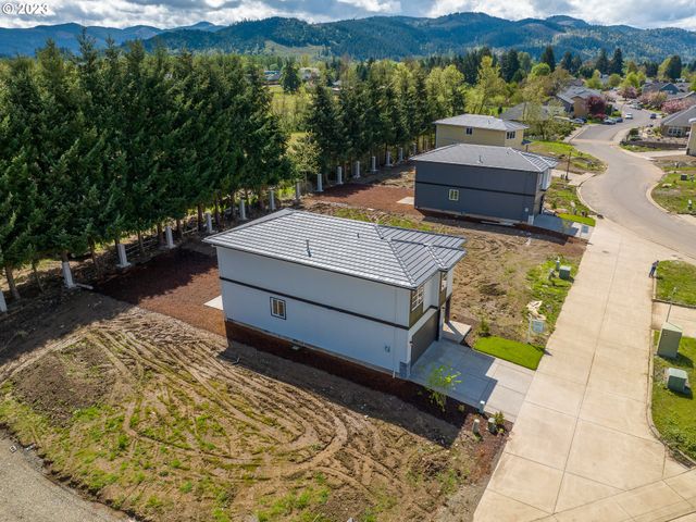 336 SUNDAY Dr, Creswell, OR 97426