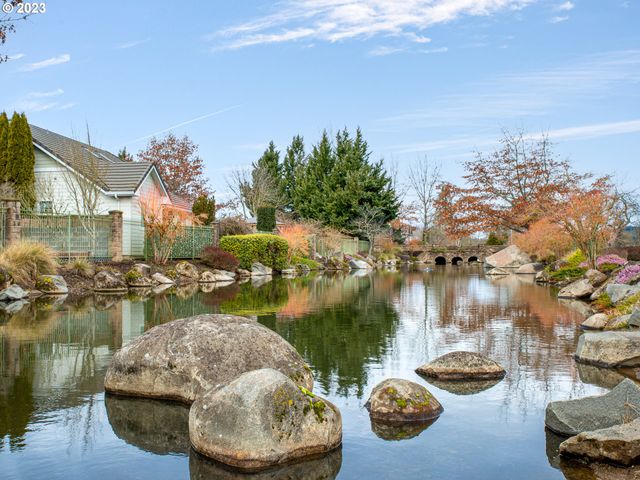 336 SUNDAY Dr, Creswell, OR 97426