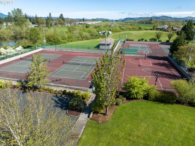 336 SUNDAY Dr, Creswell, OR 97426