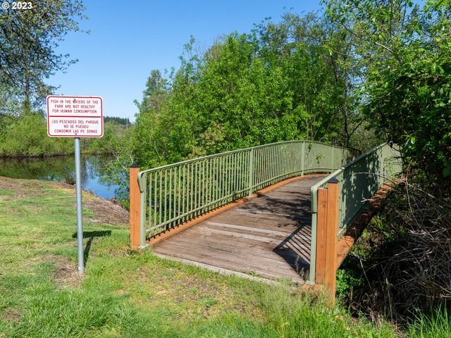 336 SUNDAY Dr, Creswell, OR 97426