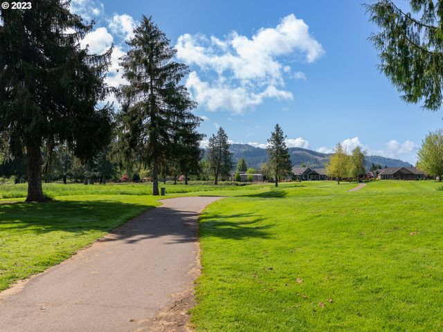 336 SUNDAY Dr, Creswell, OR 97426