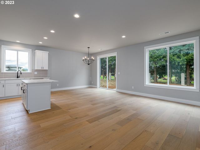 336 SUNDAY Dr, Creswell, OR 97426