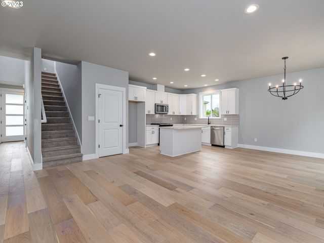 336 SUNDAY Dr, Creswell, OR 97426