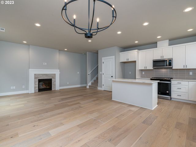 336 SUNDAY Dr, Creswell, OR 97426