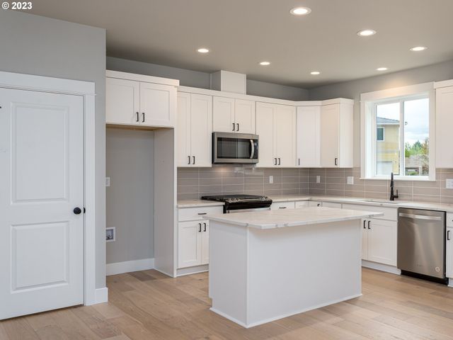 336 SUNDAY Dr, Creswell, OR 97426