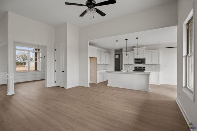 8 Pleasant Oaks Drive, Perry, GA 31069