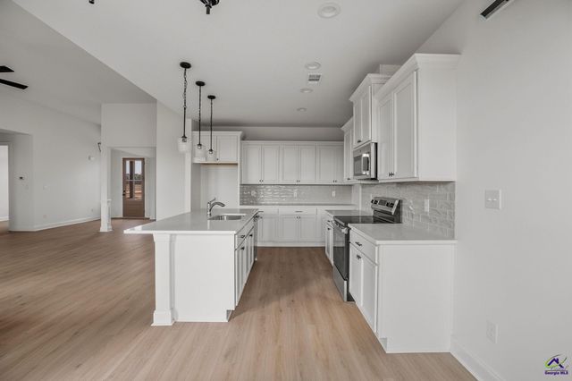 8 Pleasant Oaks Drive, Perry, GA 31069