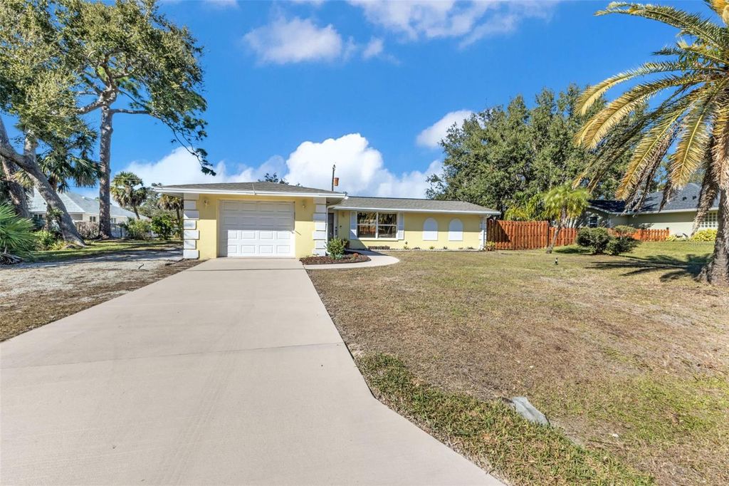 Image 2 of property listing at 526 GRANT ROAD, Venice, FL 34293