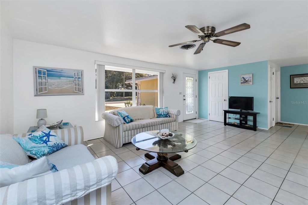 Image 11 of property listing at 526 GRANT ROAD, Venice, FL 34293