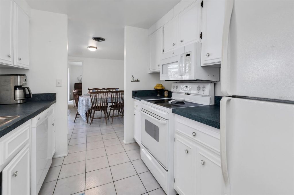 Image 17 of property listing at 526 GRANT ROAD, Venice, FL 34293