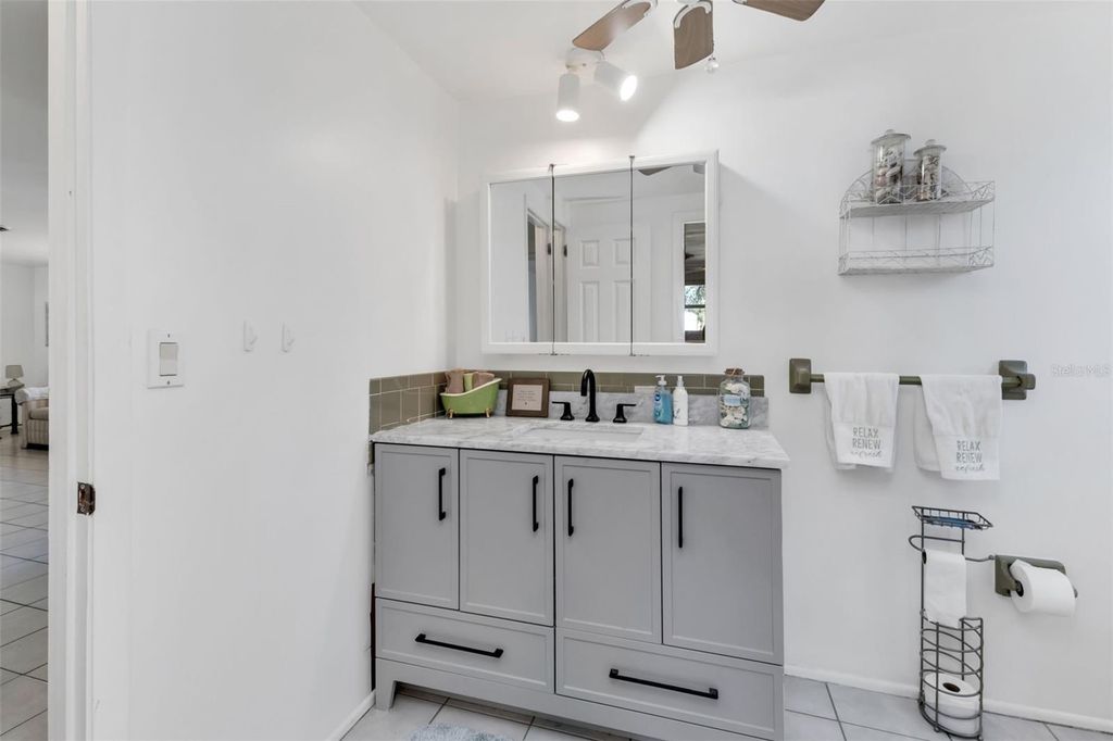 Image 19 of property listing at 526 GRANT ROAD, Venice, FL 34293