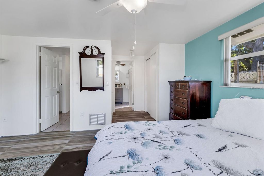 Image 24 of property listing at 526 GRANT ROAD, Venice, FL 34293