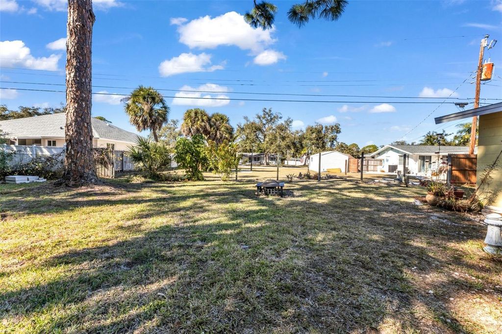 Image 38 of property listing at 526 GRANT ROAD, Venice, FL 34293