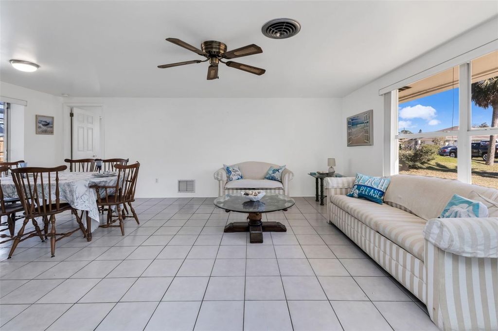 Image 5 of property listing at 526 GRANT ROAD, Venice, FL 34293