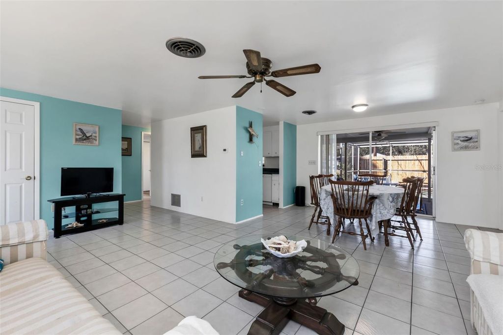 Image 7 of property listing at 526 GRANT ROAD, Venice, FL 34293