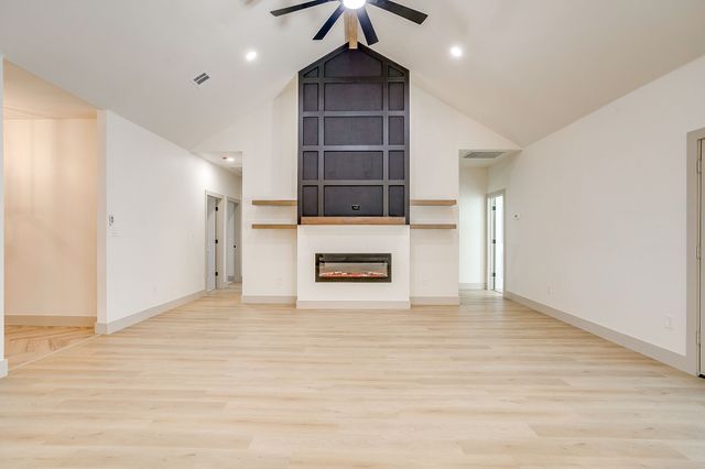 725 Haynie Drive, Runaway Bay, TX 76426